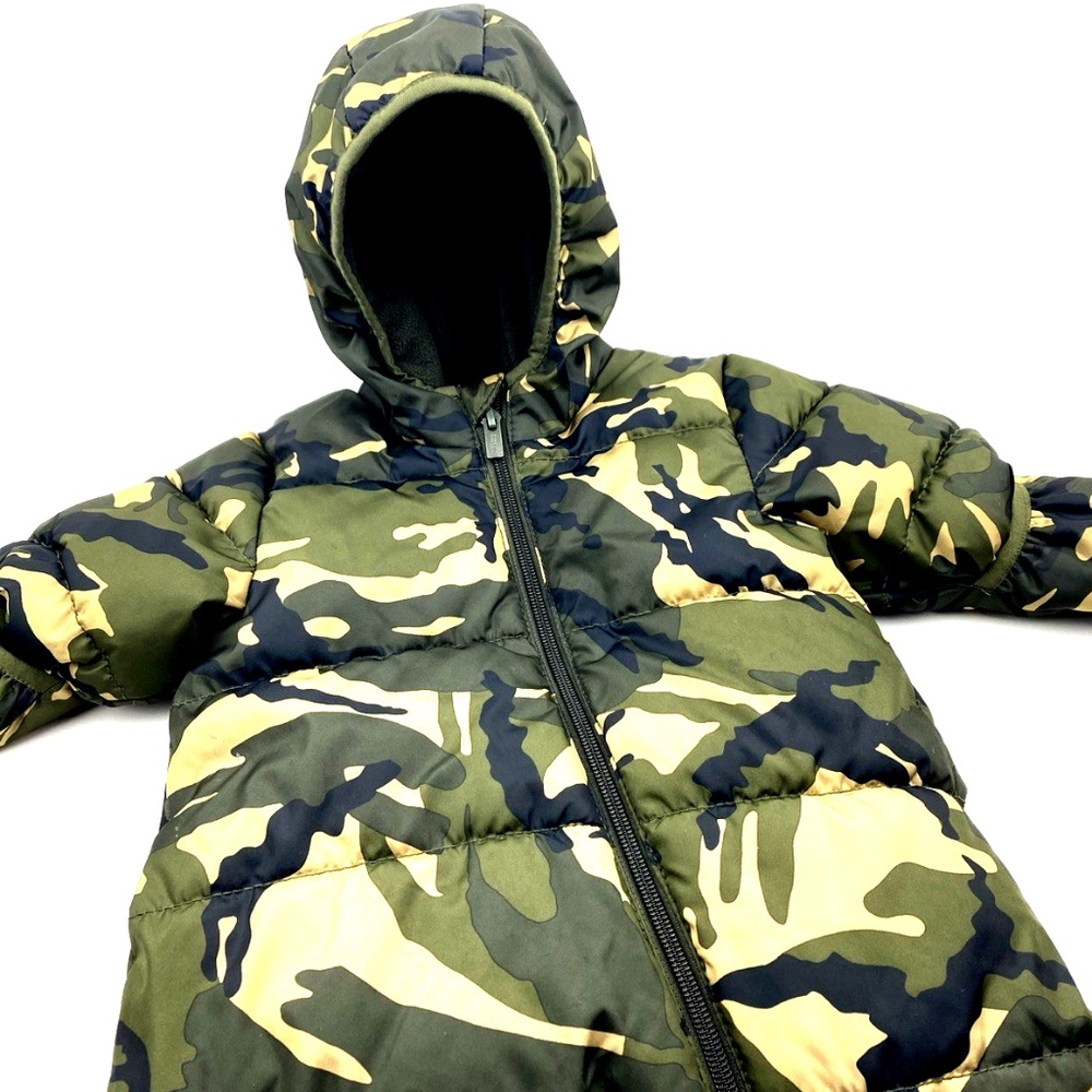 Old Navy Snowsuit Size 3/6m Baby Boys Camo Green Hand Feet Cover Hooded Zip
